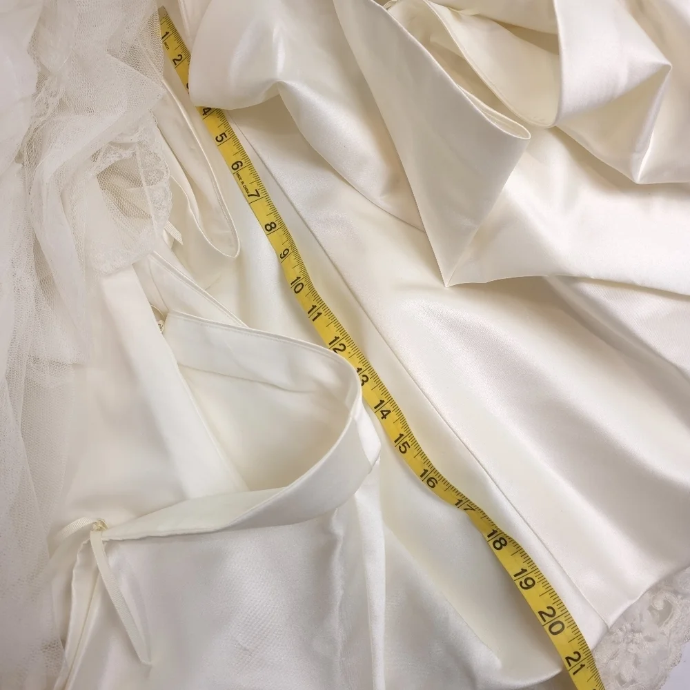 Elegant Cream Strapless Wedding Dress Sz 6 - Picture 13 of 13